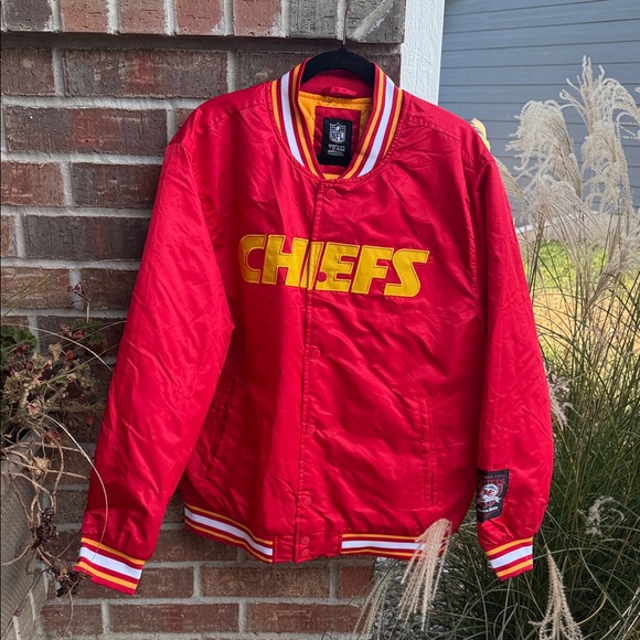 Chiefs NFL Team Apparel Men’s L Red and Yellow Varsity Jacket~pls read!